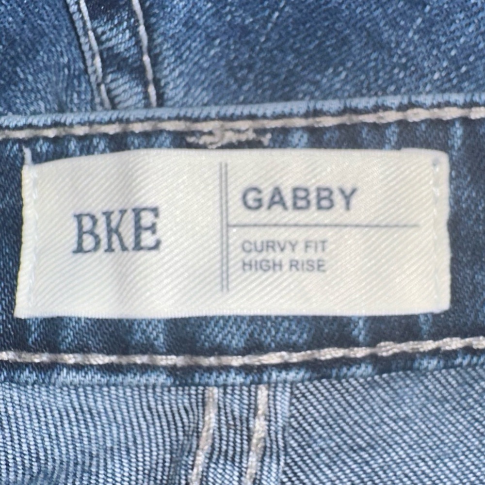 Buckle BKE Gabby Curvy Fit High Rise Capri Jeans Size 30 Stretch Dark Distressed - Picture 3 of 9